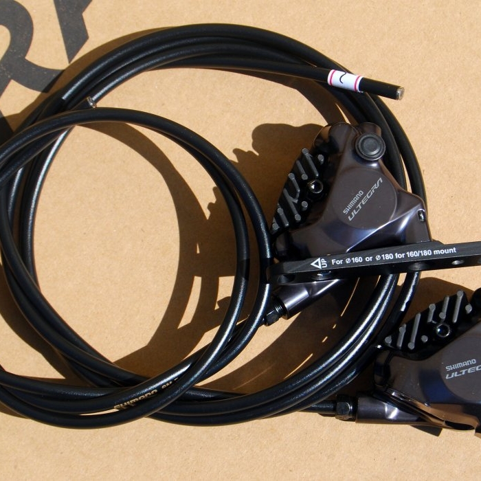 Par de Pinças/Cálipers de Freio Hidráulico Shimano Ultegra BR-R8170 com pastilhas/adaptador e mangueiras BH-90